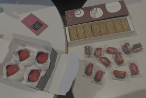 お菓子を持ち寄ってカラオケで勉強会